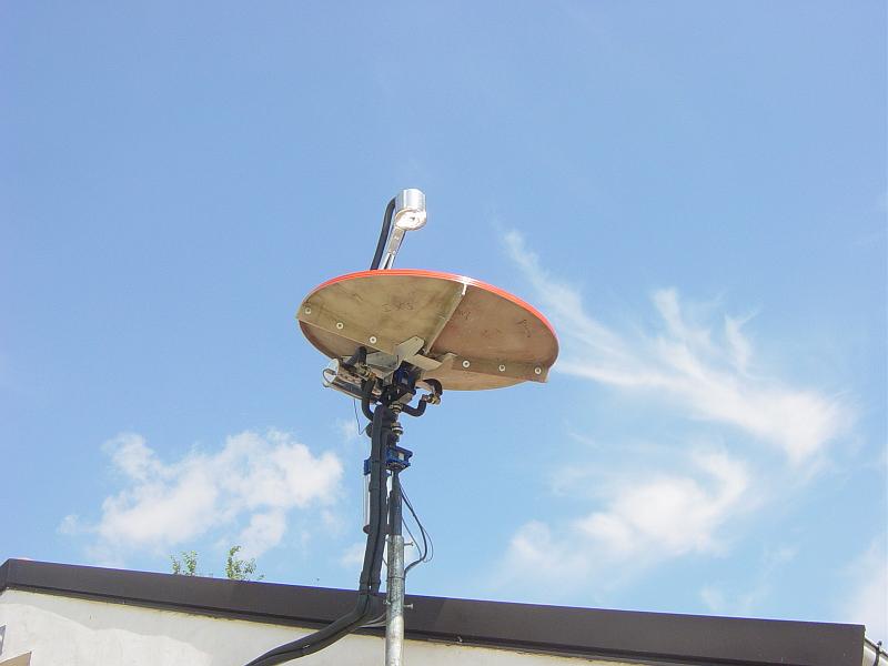DSC01344.jpg - ESEMPIO DI PARABOLA INSTALLATA IN VILLETTA PER LA RIPRODUZIONE DI cogenerazione termico elettrico  3